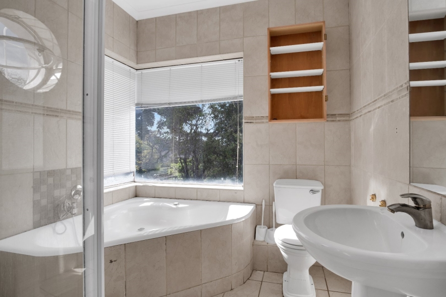 4 Bedroom Property for Sale in Wynberg Upper Western Cape